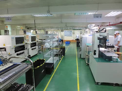 第四屆現(xiàn)代橡膠論壇的專家、教授們蒞臨我司參觀考察